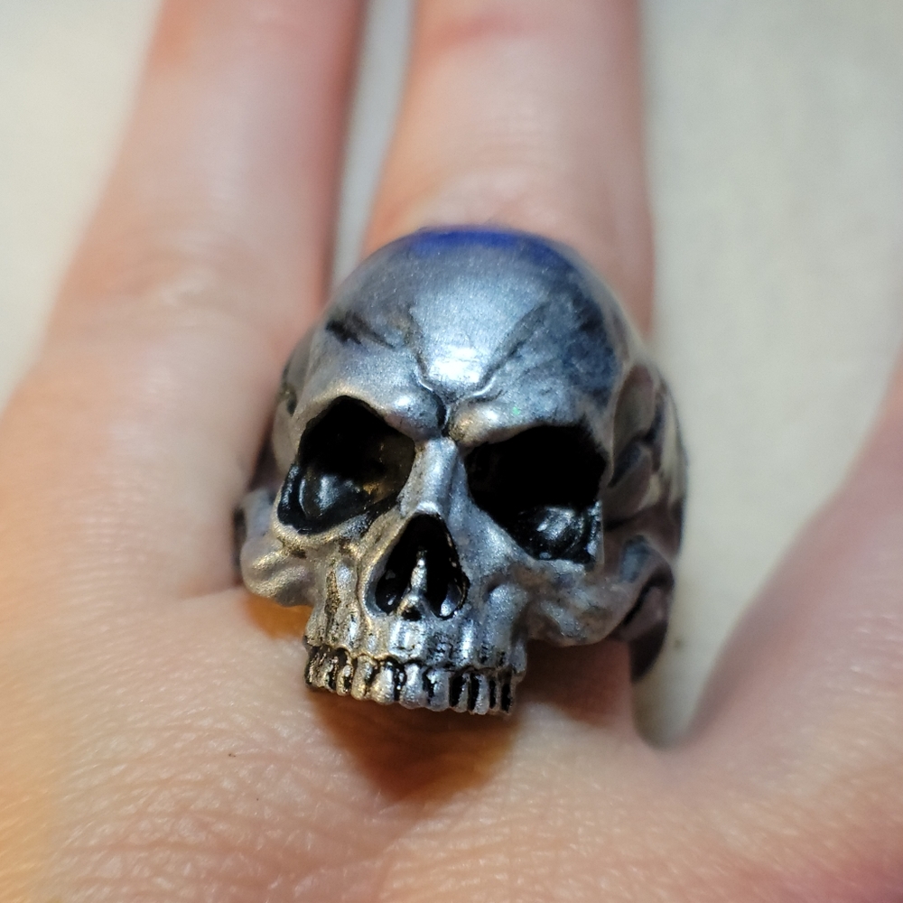 Skull ring